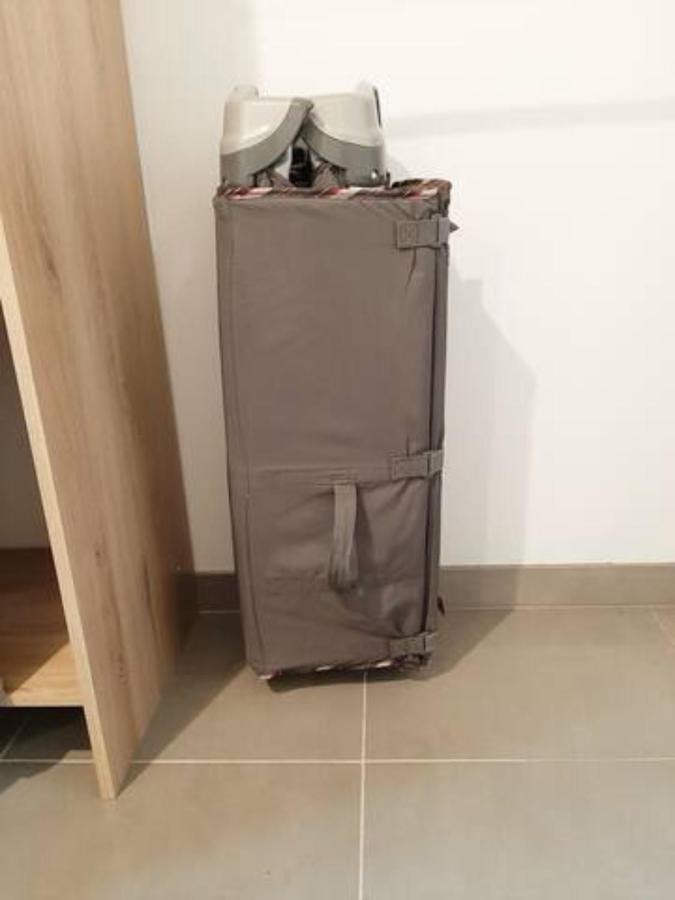 Appartamento Le Petit Charmeur, Parking, Wifi, Gare Flers  Esterno foto
