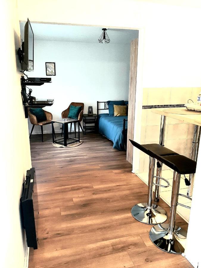 Appartamento Le Petit Charmeur, Parking, Wifi, Gare Flers  Esterno foto